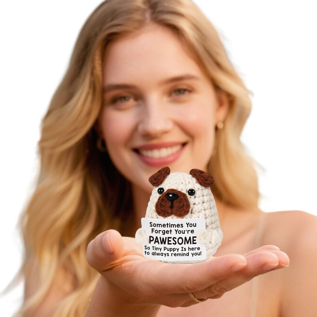 Вязаные крючком мопсы активно представляют шерстяные куклы в качестве подарков