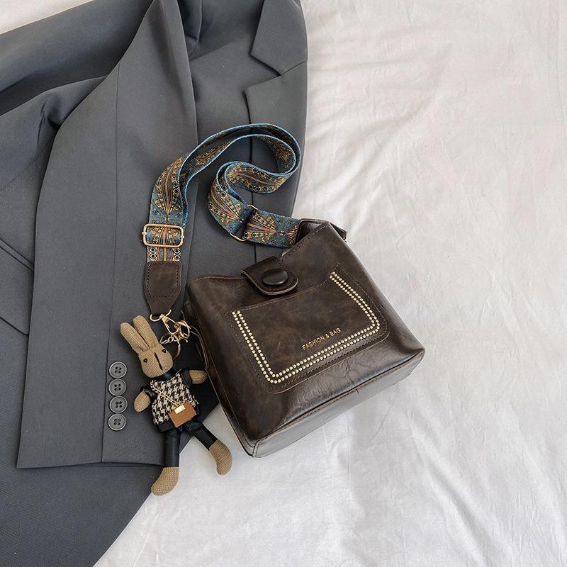 2024 Women's Vintage Korean Wide Strap Bucket Messenger Bag