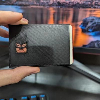 Кошелек Hero Id для мужчин и женщин, стильный дизайн супергероя, несколько отделений для карт, отделение для наличных и культовый логотип, подарок для всех