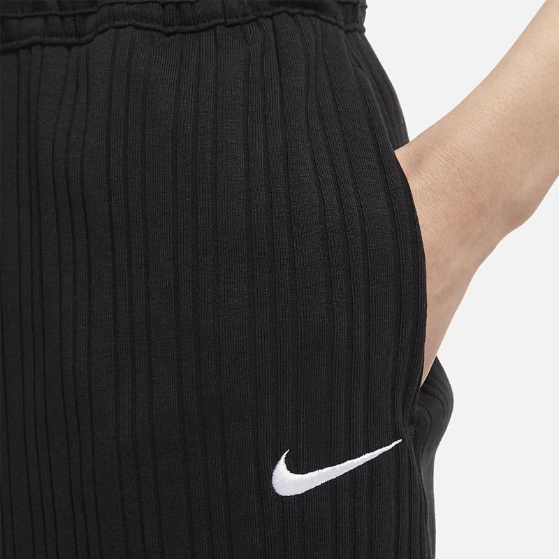Nike Женские шорты свободного кроя с принтом логотипа и застежкой на пять точек, черные DM6402-010