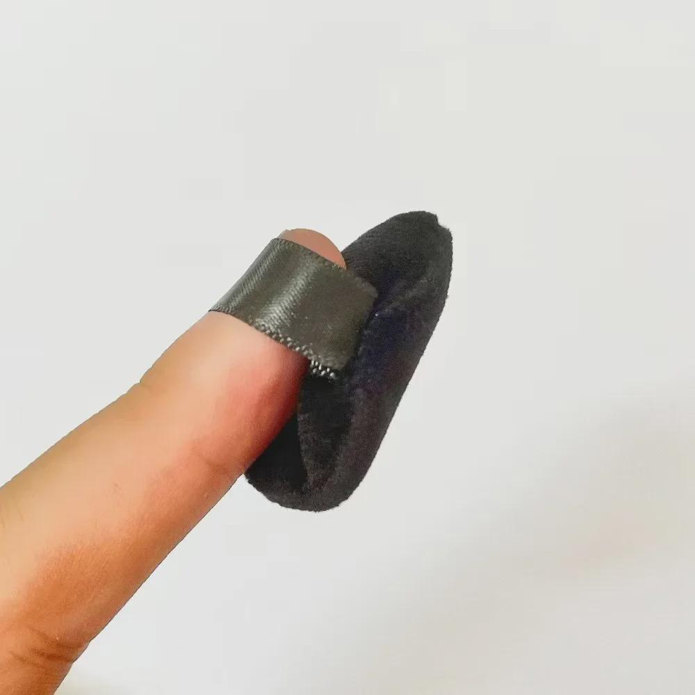 Mini Matte Blush & Highlighter Flocking Puff - супермягкий аппликатор для рассыпчатой пудры