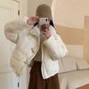Милая короткая куртка-пуховик с деревянной пряжкой, женская, зима 2024 года, воротник-стойка, маленькая теплая белая куртка на утином пуху
