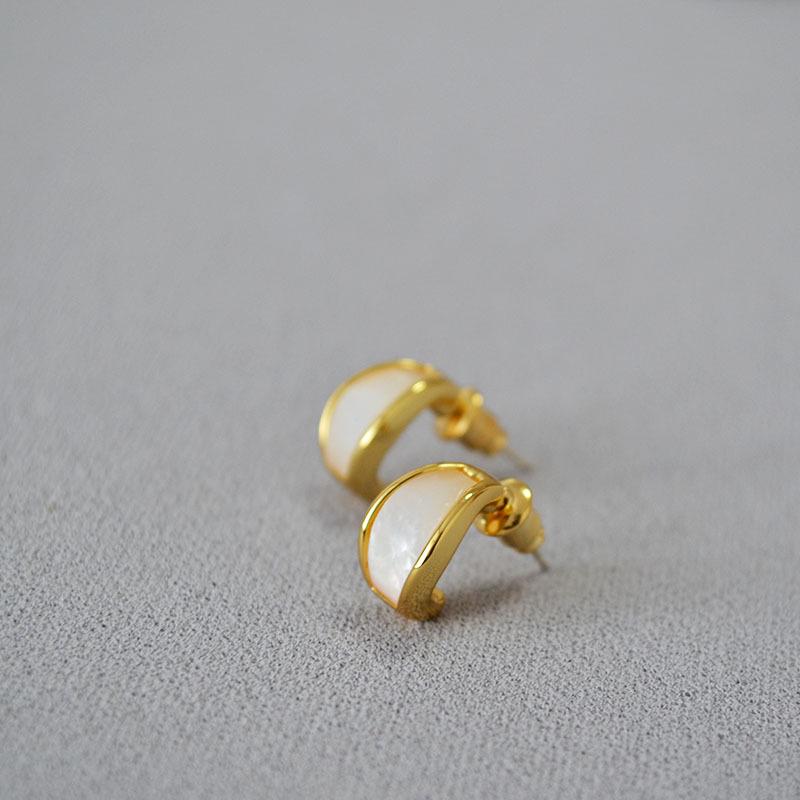 Японские и корейские минималистичные серьги-пусеты из латуни с золотым покрытием и серебра 925 пробы с изогнутым перламутром