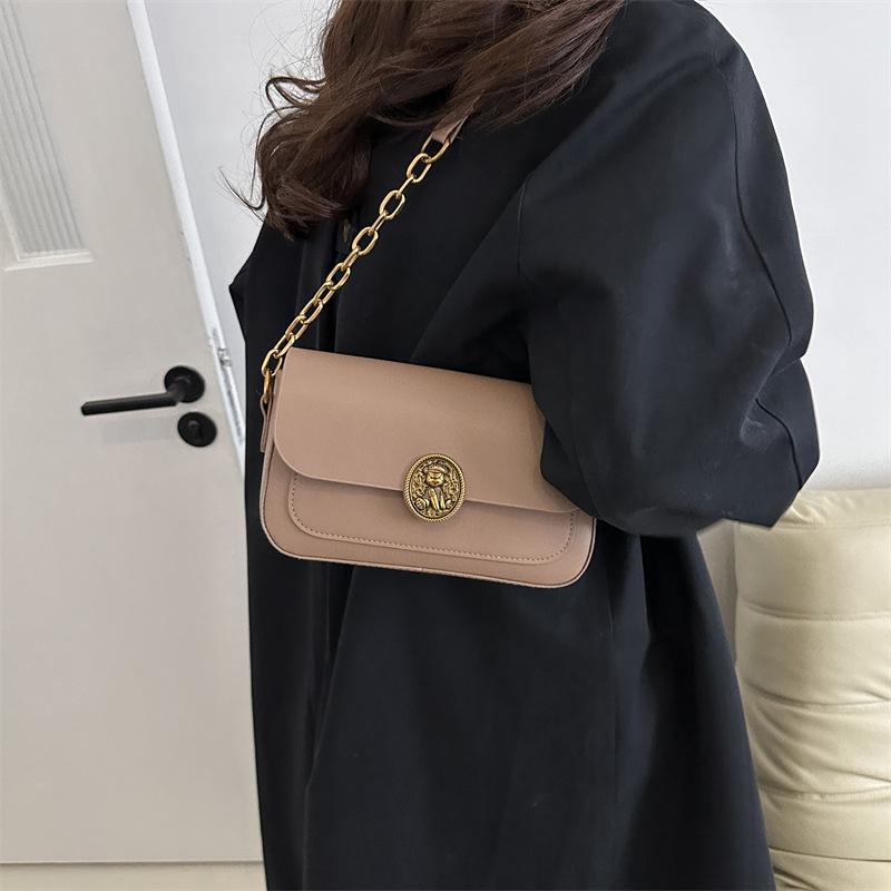 Маленькая квадратная сумка, новый модный тренд зимы, повседневная и модная однотонная сумка через плечо, корейская однотонная женская сумка через плечо, модная