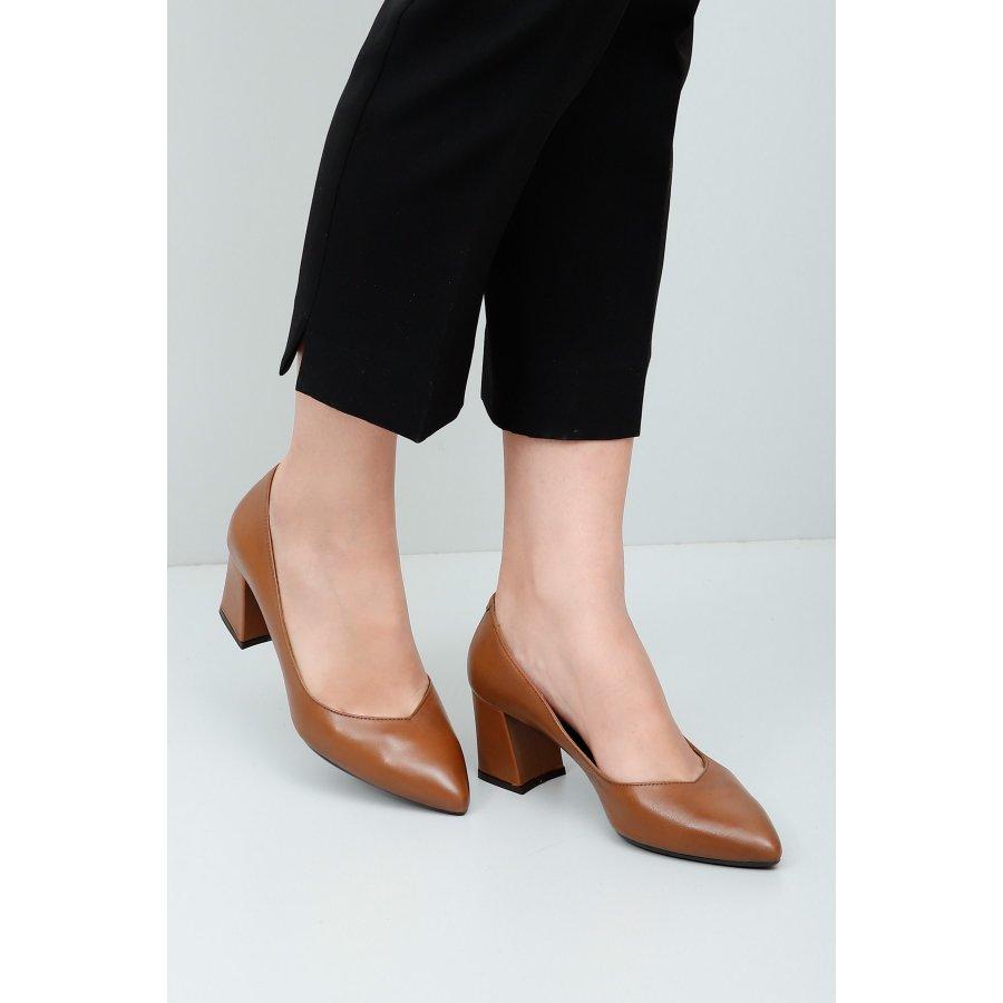 Женские кожаные классические туфли на каблуке