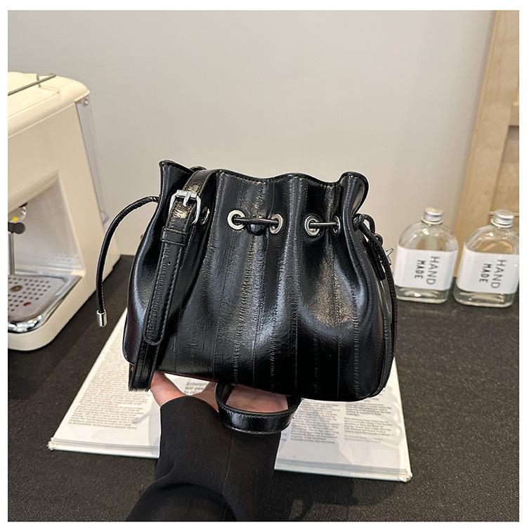 Мягкая кожаная однотонная сумка-тоут с открытым ртом на одно плечо, маленькая женская сумка через плечо 2024 года, новинка высокого класса