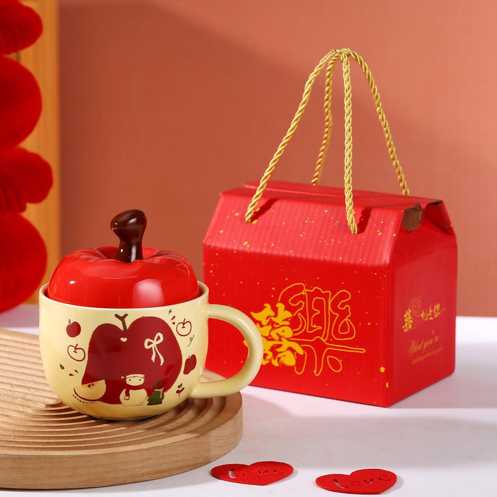 Милая керамическая кружка в виде яблока для девочек, сувенирная кофейная кружка, чашка для воды, персонализированная креативная кружка с крышкой