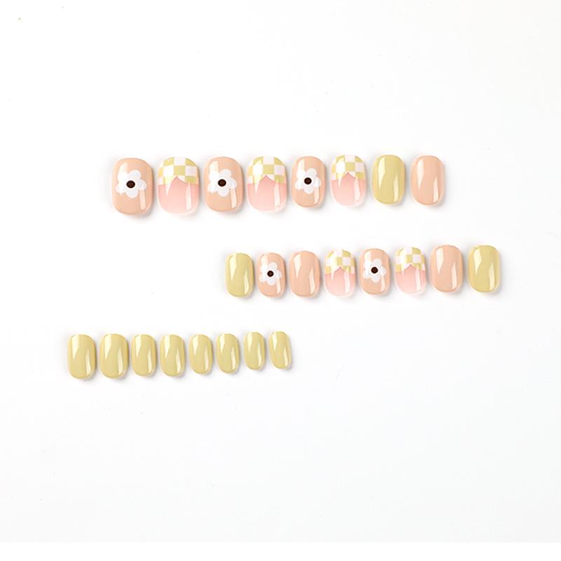 24Pcs/Set Quick Nails Fresh Green And White Checkerboard False Nials Sticker Wearable Waterproof Manicure Finished Nails