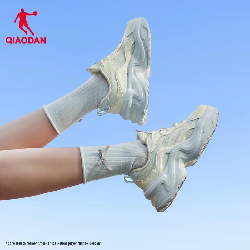 Женские кроссовки на платформе QIAODAN с вишневым цветением