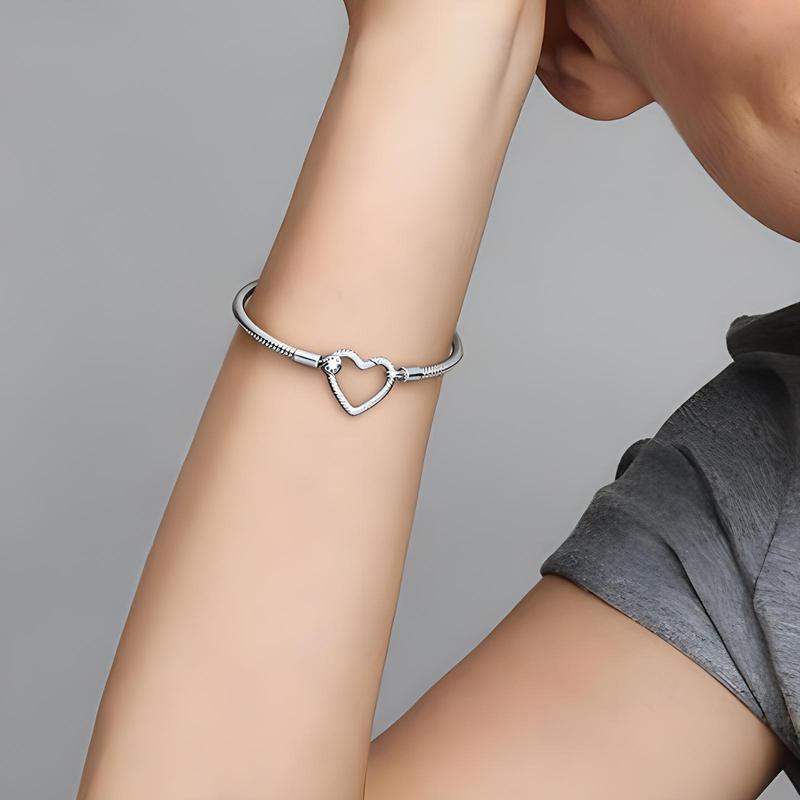 Pandora Браслет Moments Змея с пряжкой-сердцем, серебро 925 пробы, женский 599539C00