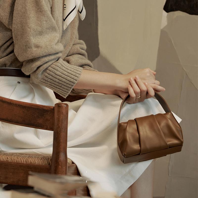 Дизайнерская сумка, летняя, новая, из искусственной кожи, простая, универсальная, сумка-саквояж, плиссированная, сумка-облако, мягкая, кожаная, ручная сумка для женщин