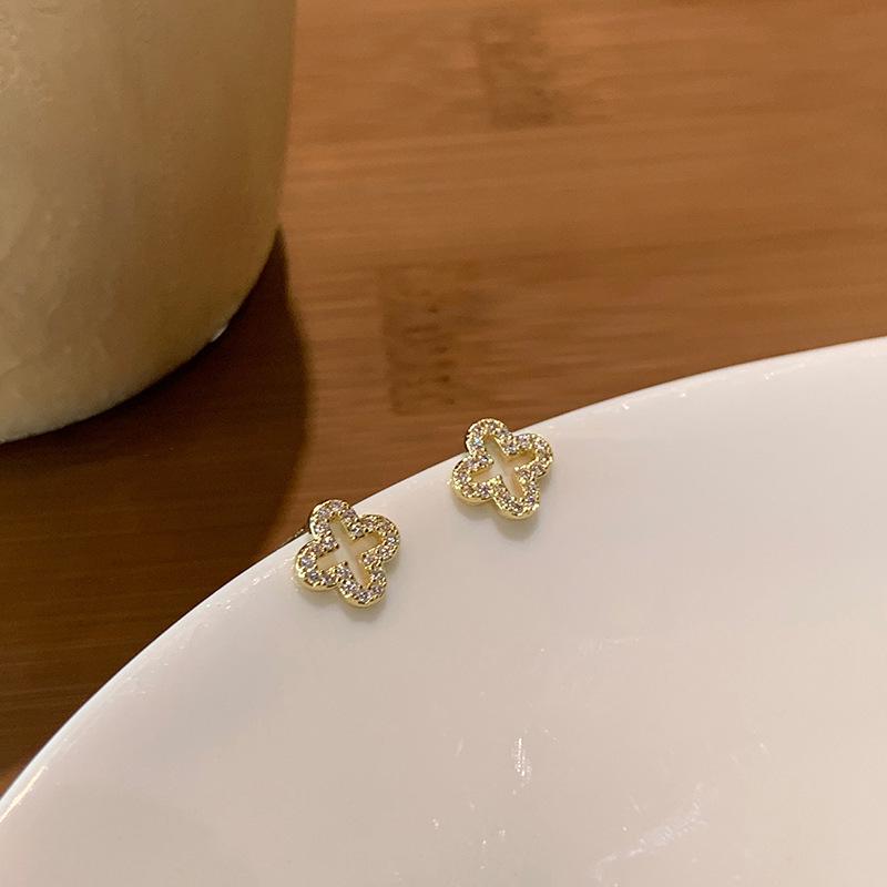 Серьги-гвоздики из серебра S925 с кисточкой в виде четырехлистника - Подходят для сна, Дизайн высокого класса в стиле легкой роскоши