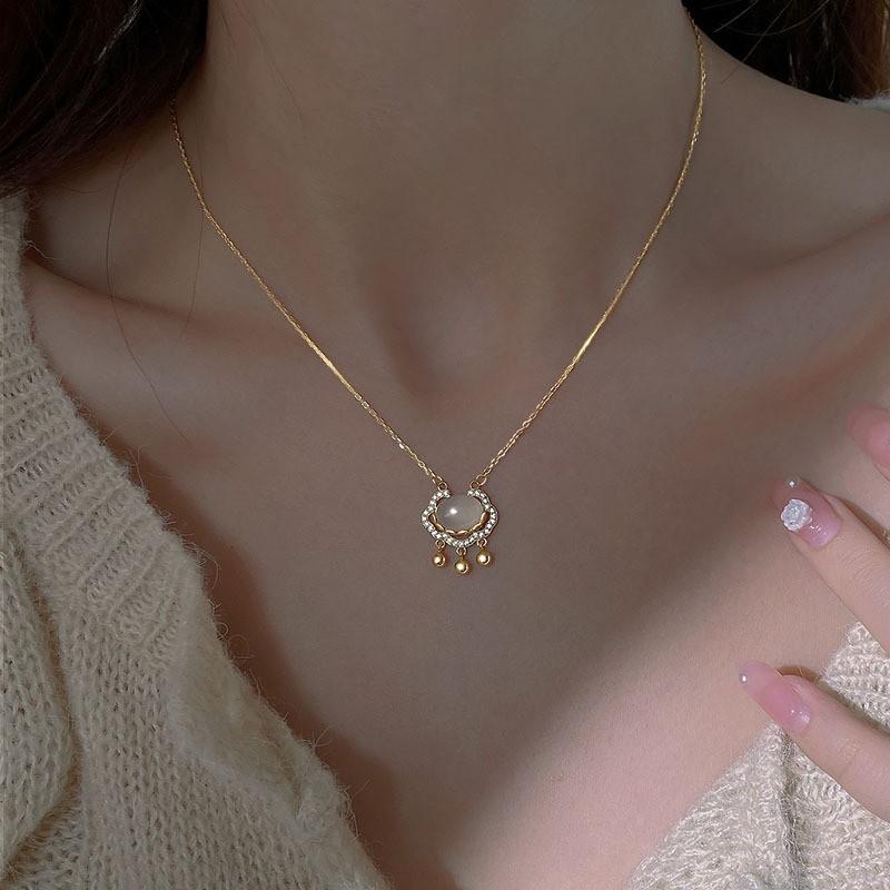 Womens White Agate Safety Lock Necklace Light Luxury Chinese Style Clavicle Chain