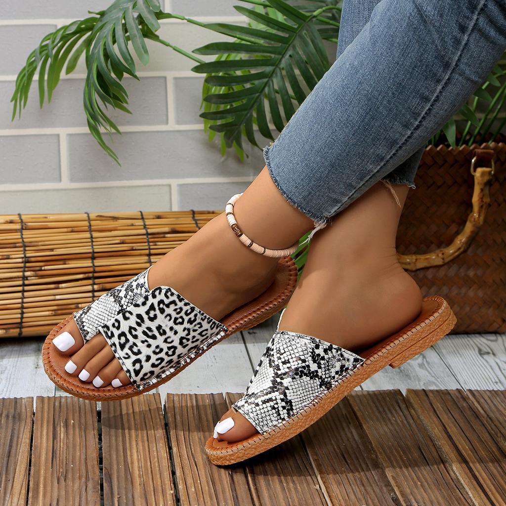 Пляжные тапочки большого размера для женщин, летний новый стиль с леопардовым принтом на носке, женские сандалии на мягкой подошве для внешнего ношения