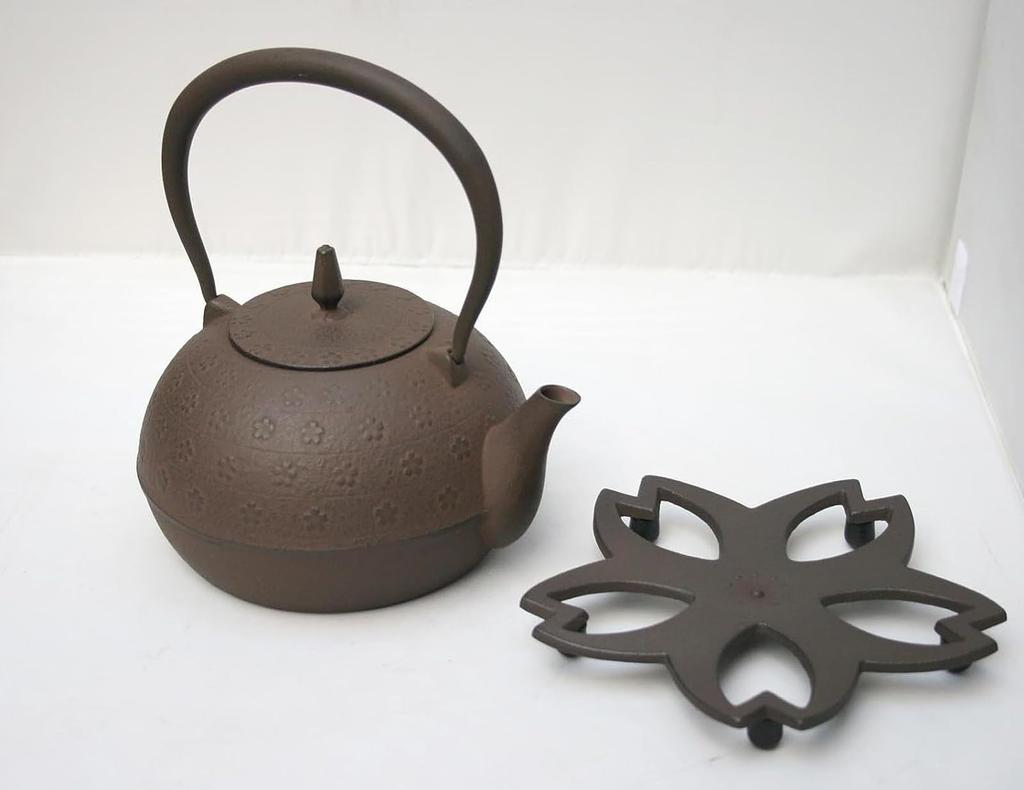 Чайник Ikenaga Iron Works Iron Kettle Nambu Ironware Kettle Fire Compatible Iron Replenishment Shade Sakura Pattern Brown Made in Japan 1.2L IH/Gas