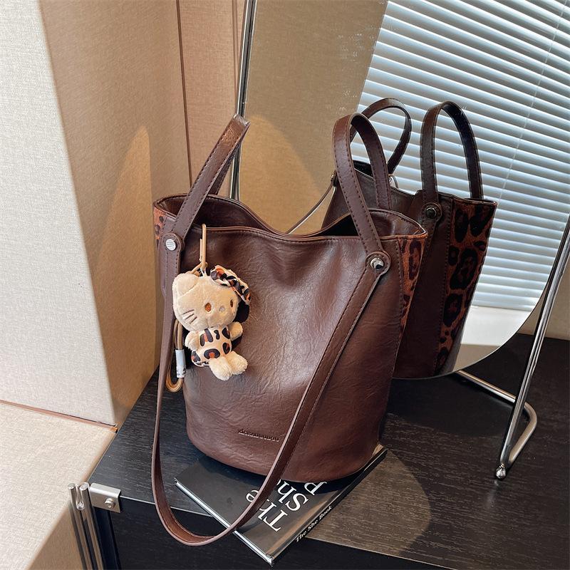 Retro Simple Large-Capacity Bucket Bag Women'S Autumn Fashion High-End Single Shoulder Armpit Bag