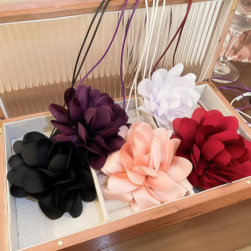 Супер фея ткань роза шейная цепочка колледж стиль простой высокое чувство ожерелье мода универсальный темперамент нишевое ожерелье женщины