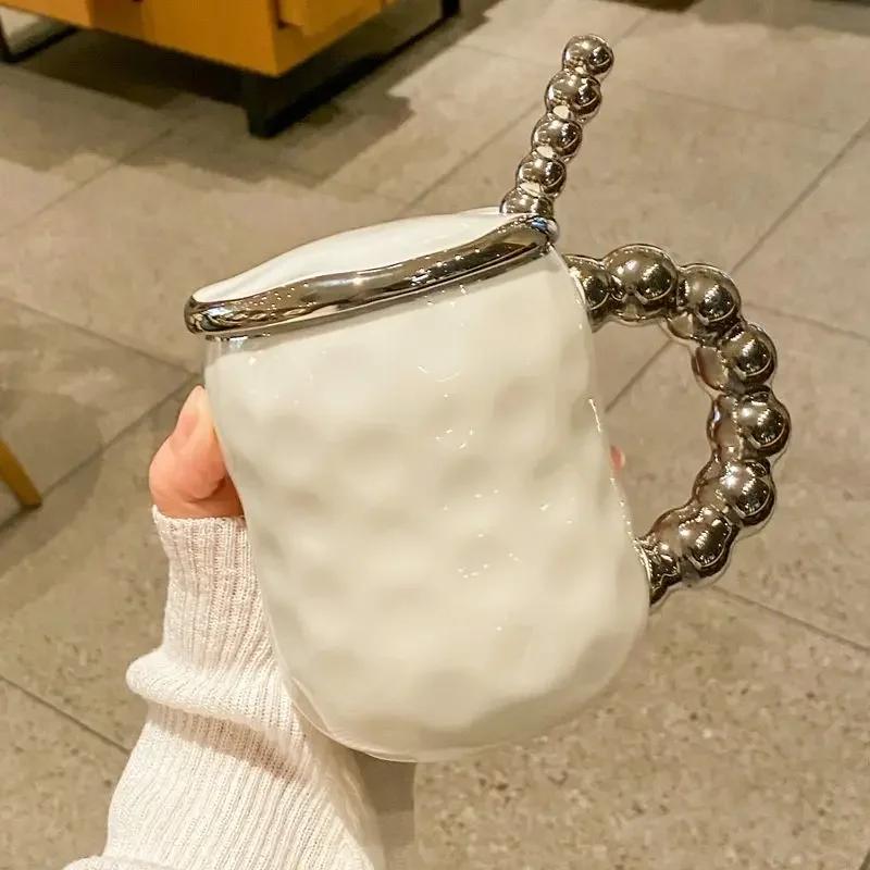 Утолщенная керамическая чашка Premium Feel Mark Cup с крышкой-ложкой, идеальная офисная чашка для девочек, идеальная чашка для питья для дома, кружки для кофе и воды