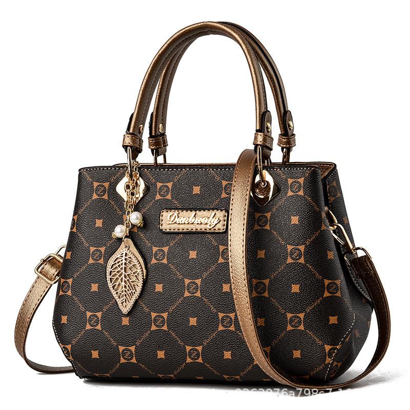Elegant Korean Style Large Tote Bag For Women Spacious Handbag With Stylish Design