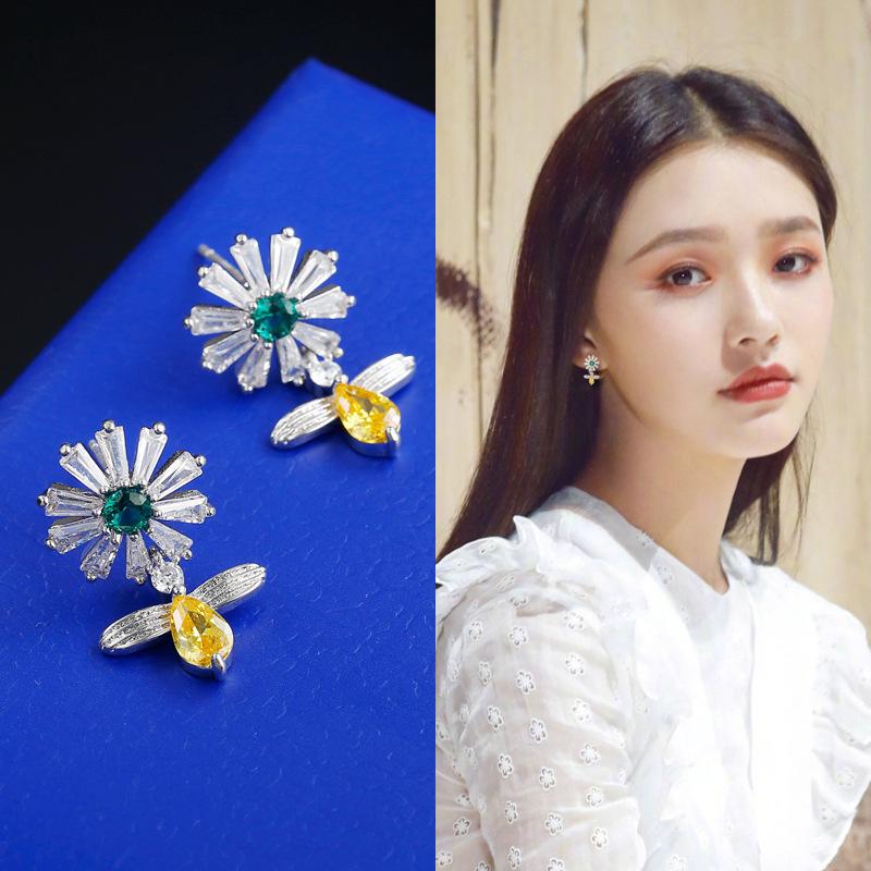 Серьги-гвоздики в Корейском стиле с милыми насекомыми, пчелами, ромашками и цветком для женщин, серьги-гвоздики с кубическим цирконием, серьги с кристаллами в виде животных, вечерние ювелирные изделия для девочек, подарки