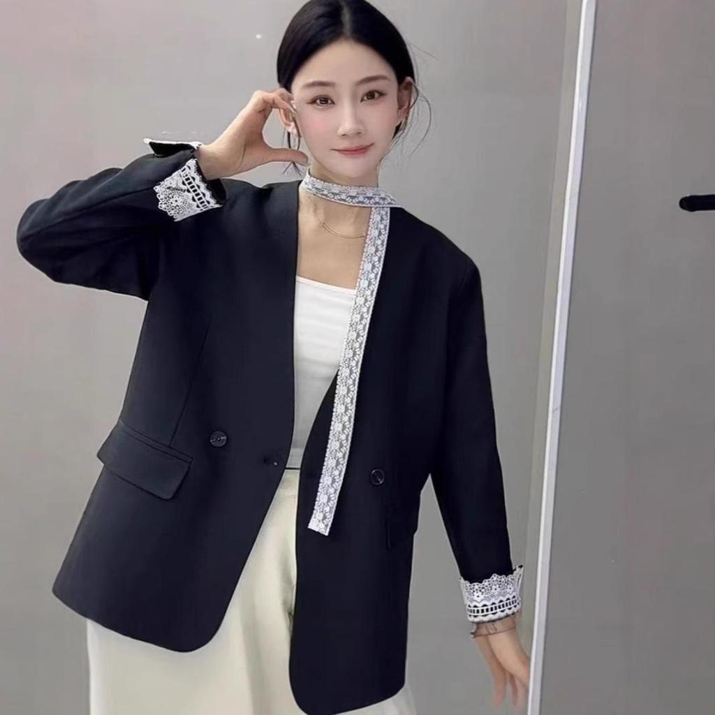 Женский пиджак-костюм с V-образным вырезом и кружевной отделкой - Весна 2025, Высококлассный европейский стиль, Повседневный топ