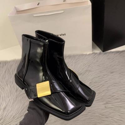 Мода 2024 года, новые осенне-зимние женские короткие повседневные однотонные модные ботинки с металлическим декором и квадратным носком