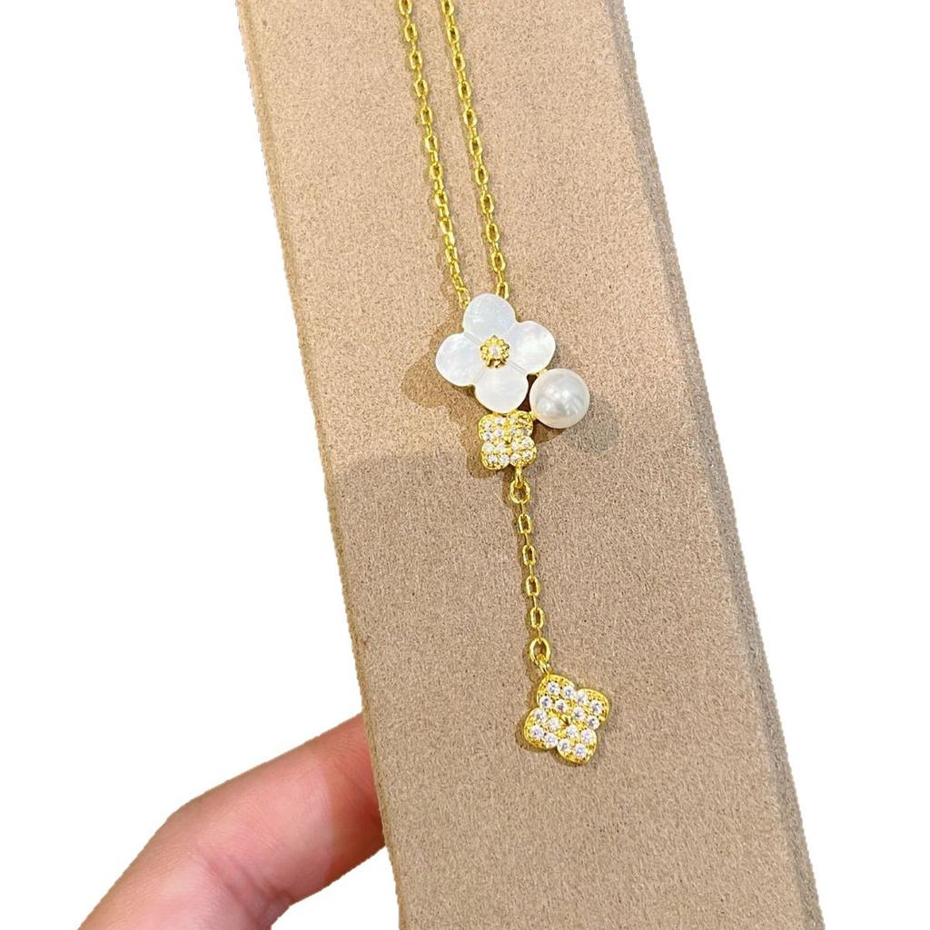 Французское ретро ожерелье с белой ракушкой в виде цветка с четырьмя лепестками с бахромой, браслет с пятью цветками, темперамент лепестков, премиальный набор легкой роскоши