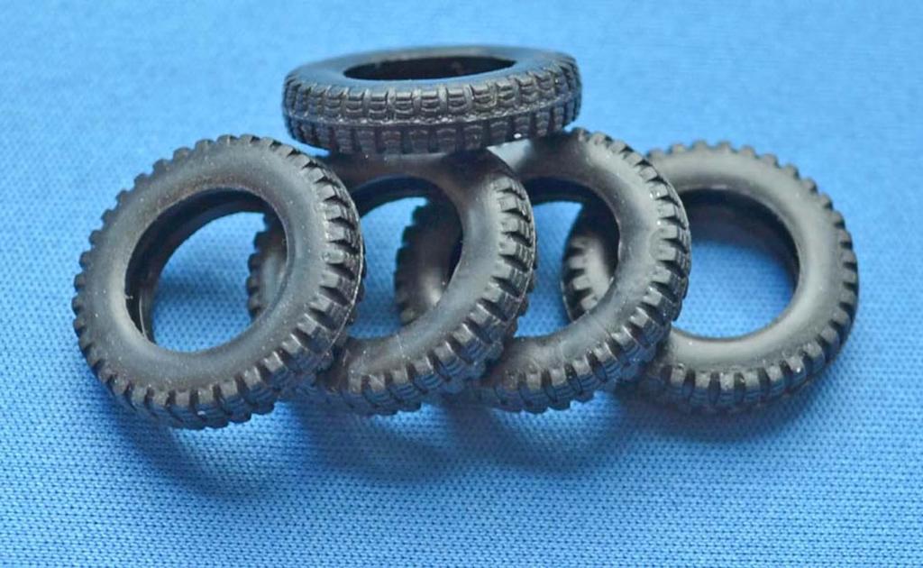 Ace German Iltis 4WD Vehicle Field Ambulance Type Type183 Plastic Model UA35103 1/35