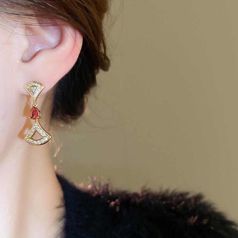 Серьги-веера неправильной формы с цирконом, модные простые серьги-пусеты, серьги высокого класса в стиле легкой роскоши