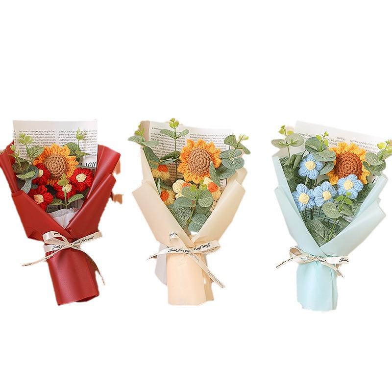 Букет ручной работы из вязаных подсолнухов и роз - подарок на День учителя и выпускной