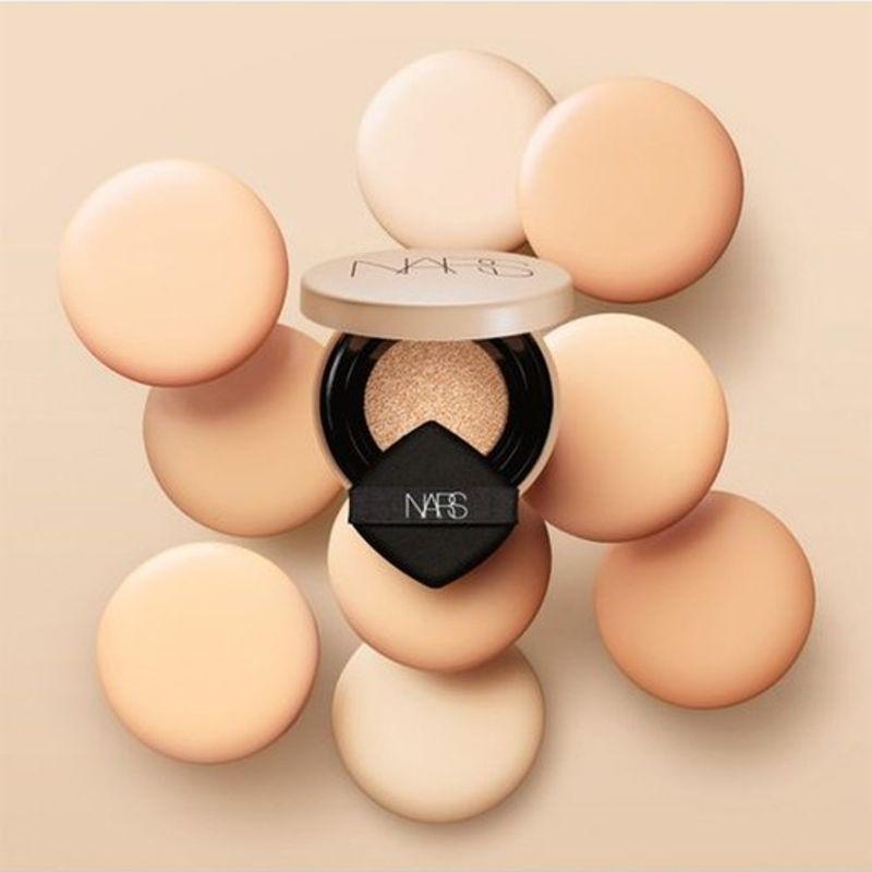 Nars Сияющая защита Aqua Glow Тональная основа-кушон SPF23/PA++