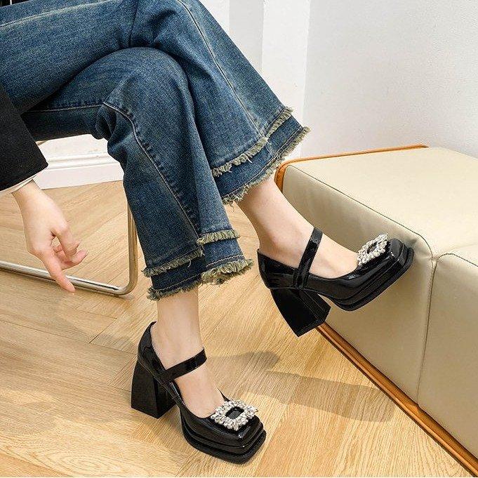 Fashion Hot Selling 2025 Summer Baotou Sandals Women's French Retro Square Headed Water Diamond Buckle Back Hollow Thick Heel Sandals