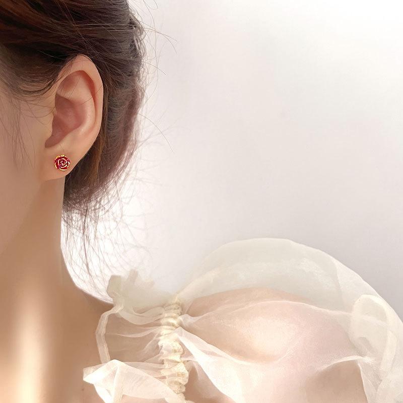 Серьги-гвоздики Красная роза Нишевый дизайн Французский ретро Личность Студент