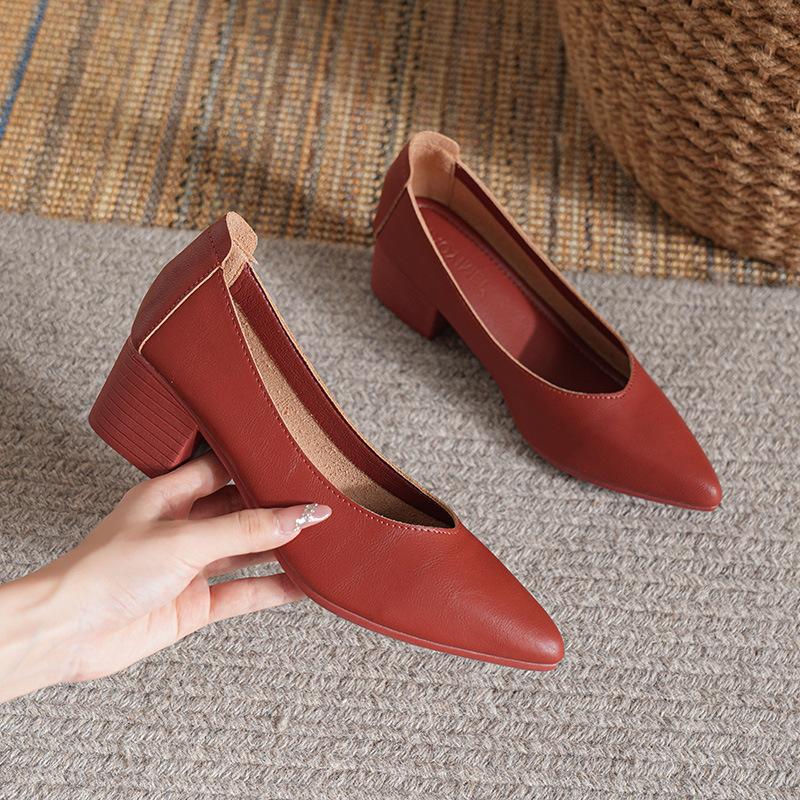 Женские повседневные туфли-лодочки на низком каблуке с заостренным закрытым носком на массивном блочном каблуке. Удобные нескользящие туфли-лодочки для женщин. Деловая офисная рабочая деловая обувь.