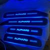 Светодиодные накладки на пороги для Alphard: Динамические накладки на пороги, 4 шт.
