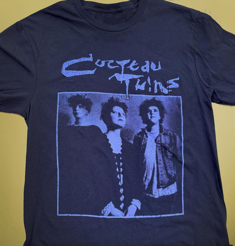 Промо-футболка Cocteau Twins, перепечатана на новой ткани.