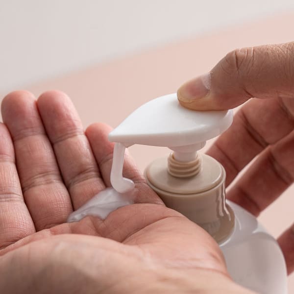 On The Body Ультраувлажняющий гель для душа 785 мл Аромат цветка хлопка