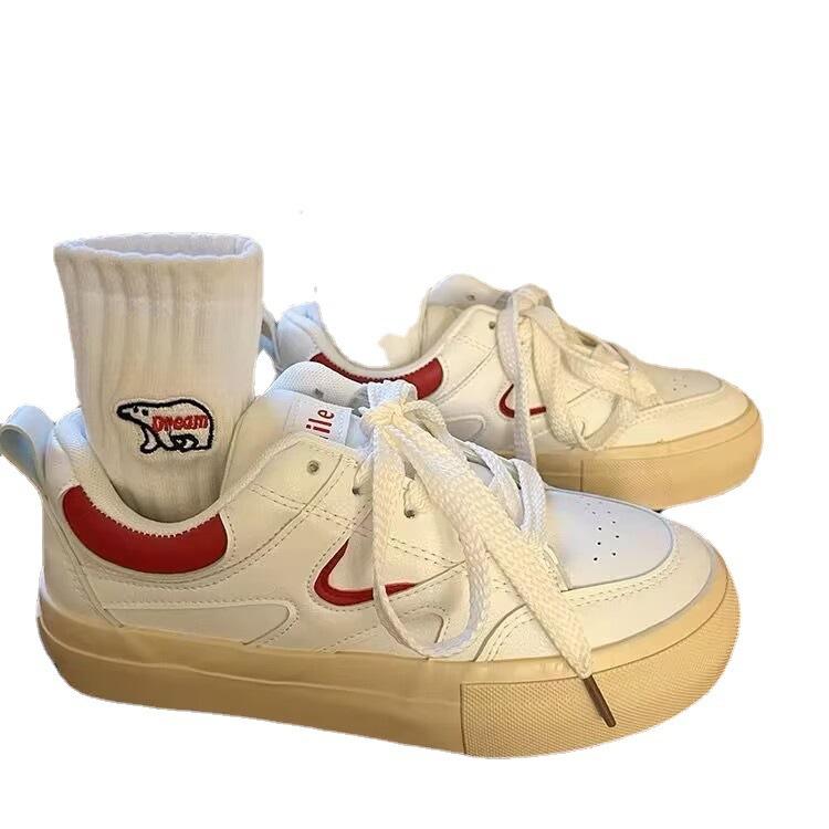 Маленькие белые туфли женские 2025 весна колледж стиль ins цвет подходящие новые повседневные туфли иностранный стиль ретро универсальные женские туфли для скейтбординга