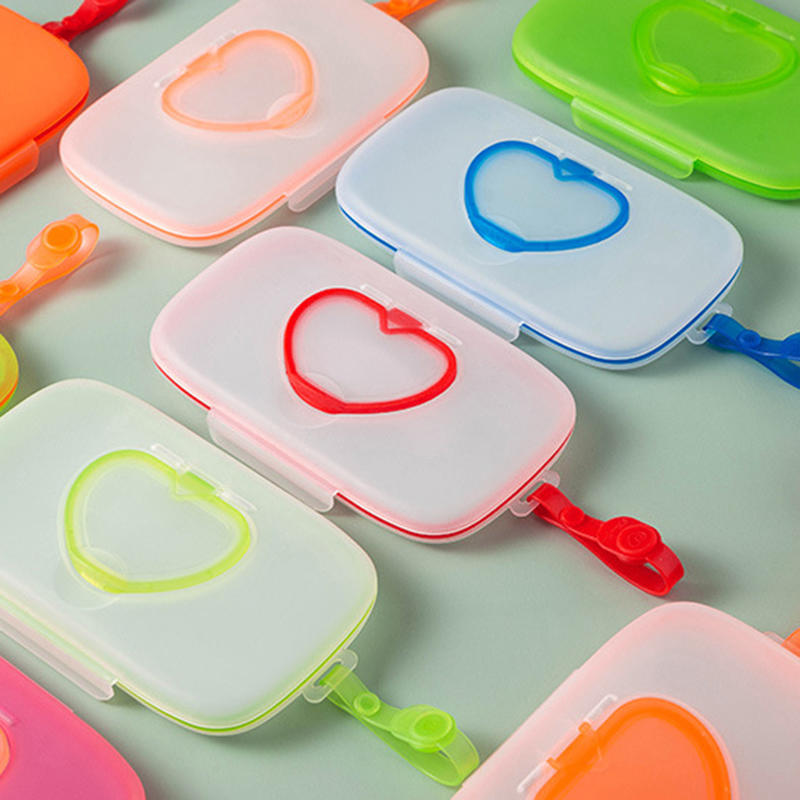 1 шт. Портативный контейнер для хранения влажных салфеток и масок в форме сердца из полипропилена с защелкой для детских путешествий, держатель для салфеток