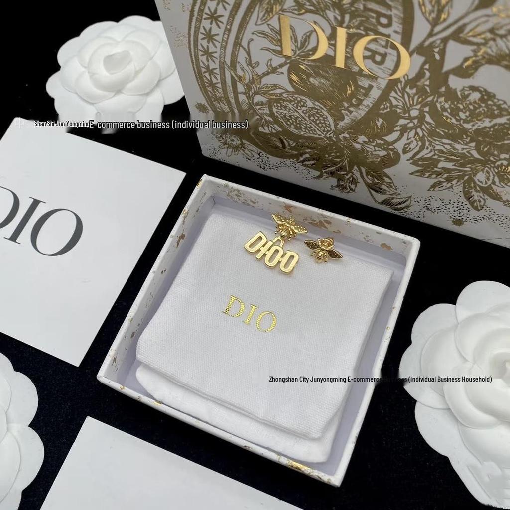 Асимметричные серьги 'Золотая пчела' для женщин: Уникальный дизайн