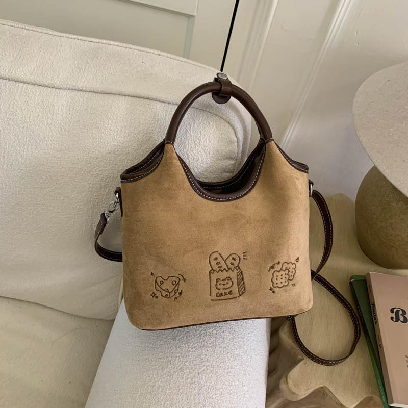 Ретро нишевая матовая сумка женская 2025 новая изысканная универсальная сумка-мессенджер модная супер огонь сумочка маленькая сумка