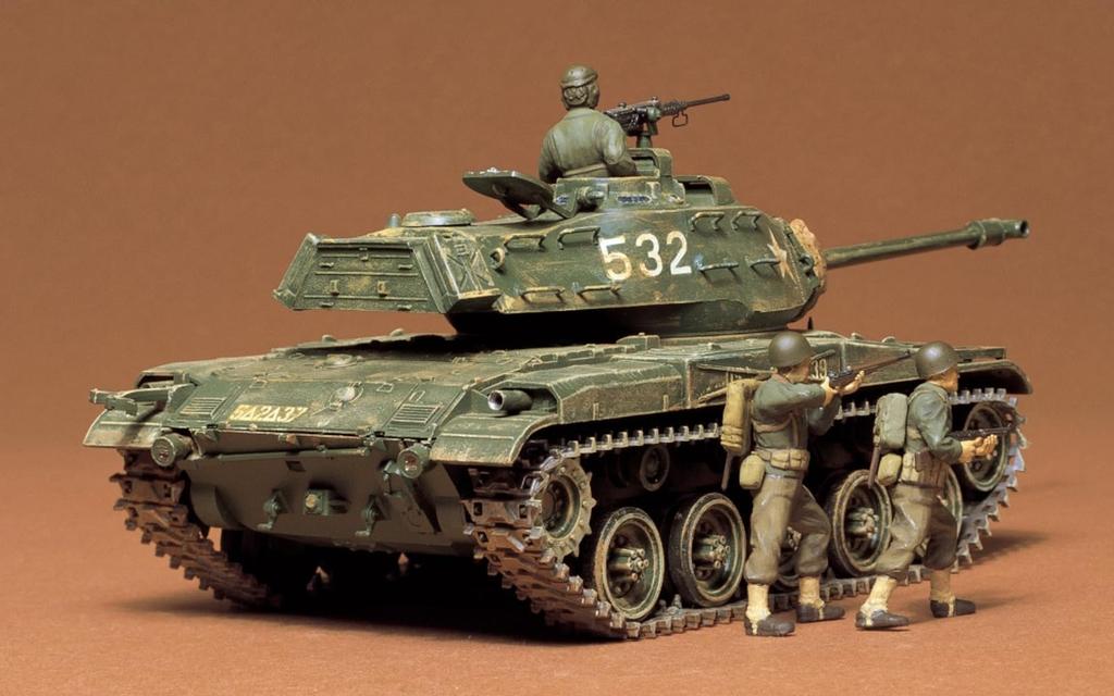 Tamiya 1/35 Military Miniature Series No. 55 U.S. Army Light Tank M41 Walker Bulldog Plastic Model 35055
