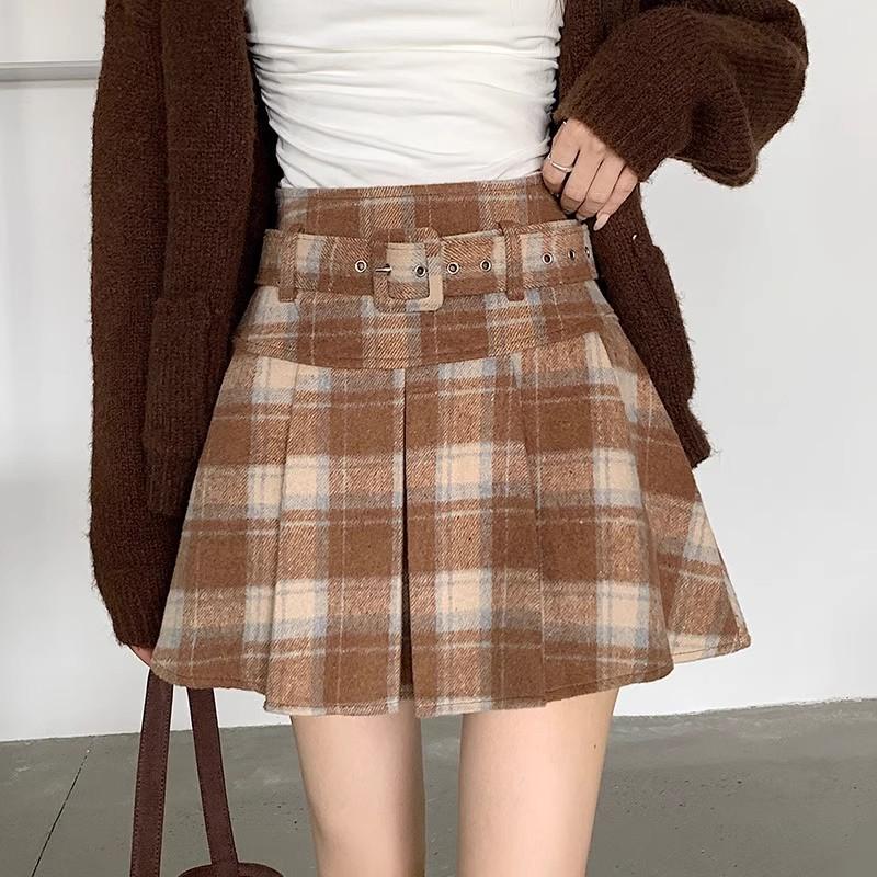 Plus Size Woolen Plaid Pleated Skirt for Women - Retro Red Short Skirt for Chubby Girls, Perfect for Autumn and Winter