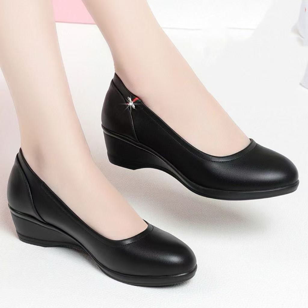Туфли стюардессы из мягкой кожи с мягкой подошвой не утомляют при длительном стоянии, рабочие туфли женские черные на танкетке, весна 2025 года