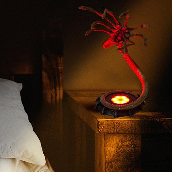 LED Facehugger Night Light Scary Alien Claws Twinkle Light Horror Light Up Facehugger Figurine Table Lamp for Home Bedroom Halloween Indoor Decor