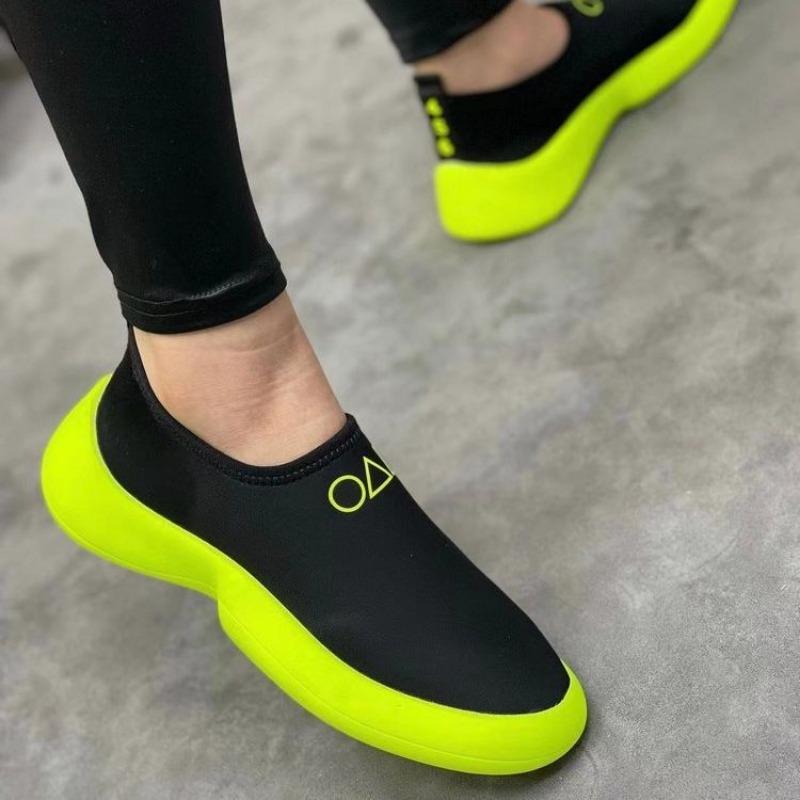 Европейские и американские женские кроссовки для бега и спорта 2024 года, новые кроссовки для фитнеса на плоской подошве, дышащие вулканизированные кроссовки