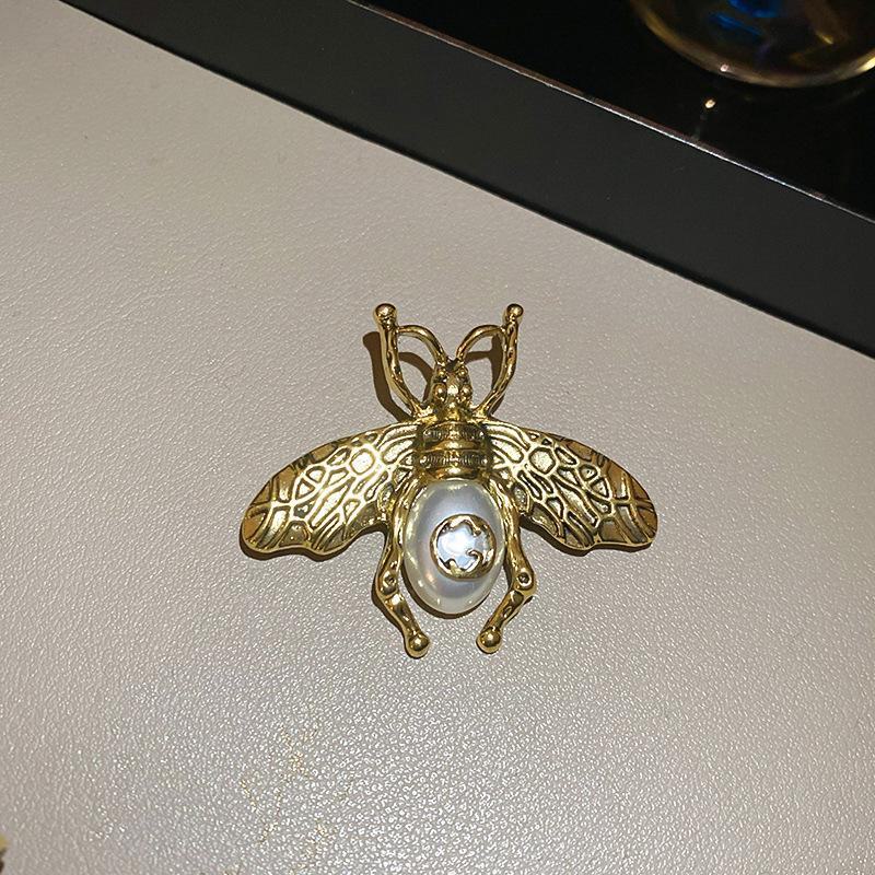 Средневековая винтажная брошь в виде пчелиного жемчуга: Роскошные ювелирные изделия в стиле ретро-дворца