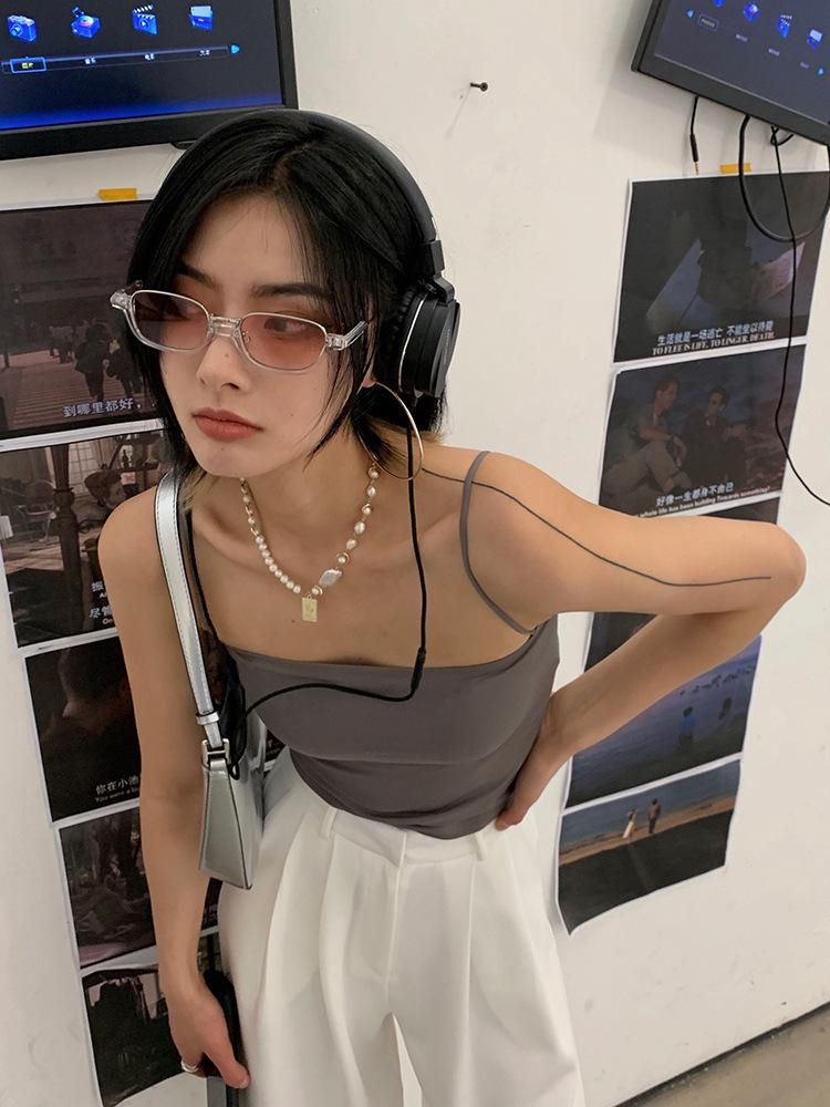 Летний жилет без рукавов в стиле BM - женский топ-труба с накладкой на грудь и стильным дизайном спины