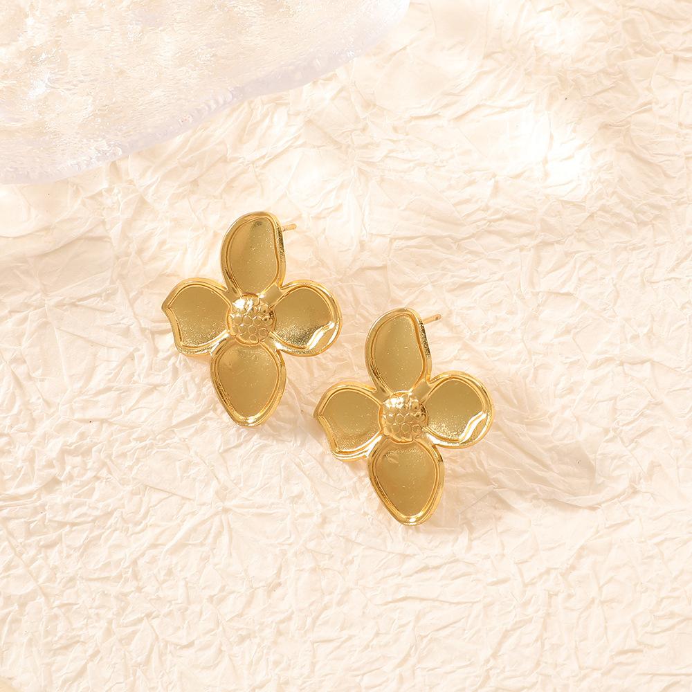 European and American retro sweet and cool titanium steel peach heart earrings women do not fade love stud earrings jewelry spot