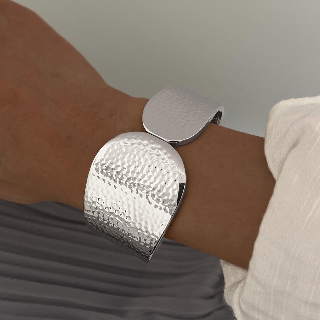 Niche Exquisite High-end Jewelry Design Sense Fashion Beating Texture High Color Retention Alloy Wide Version Women's Bracelet